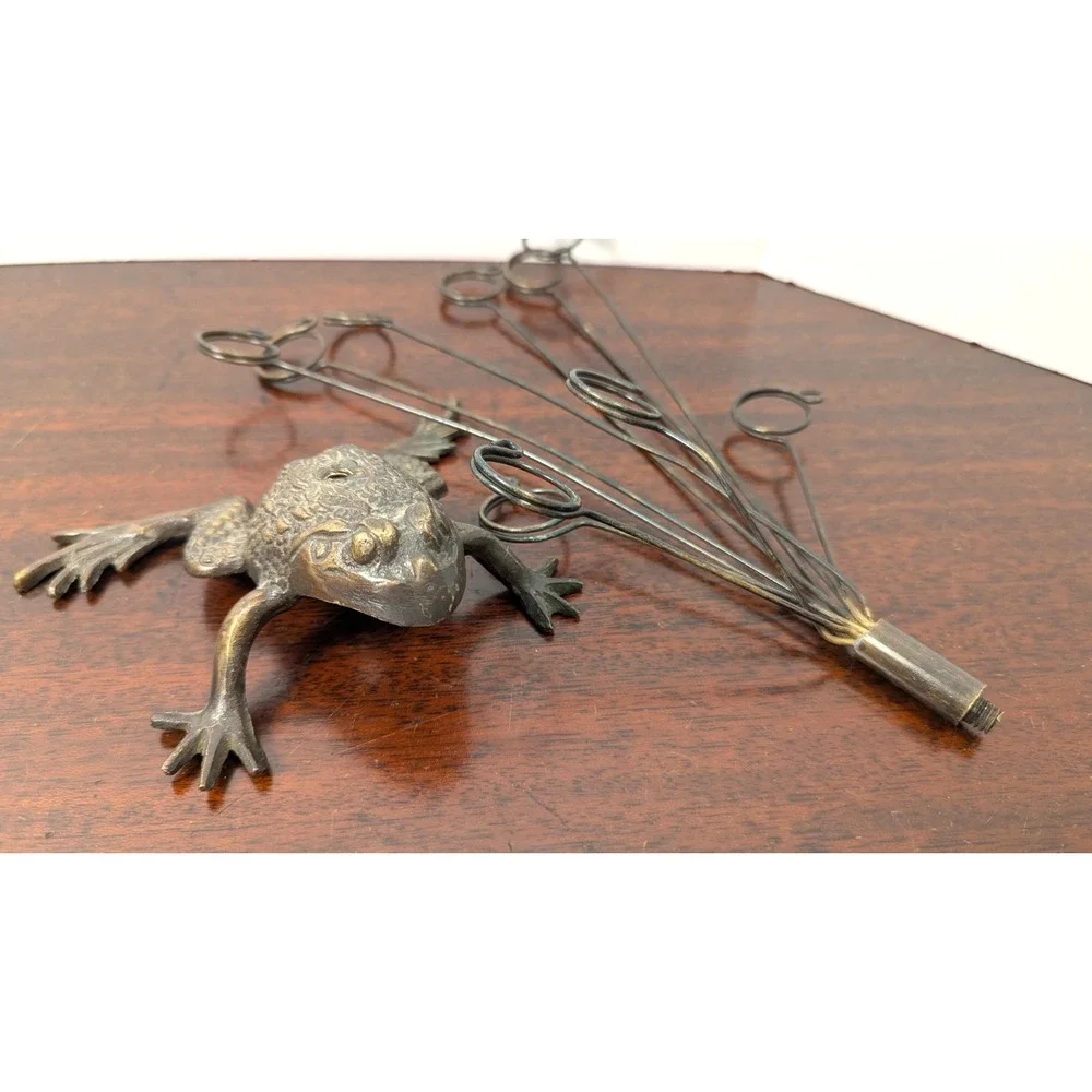 Vintage Cast Iron Frog Photo Holder 12